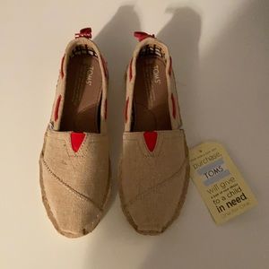 Women’s Toms Shoes / Tan with Red Detail